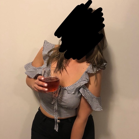 Fashion Nova Crop Top - Picture 2 of 4